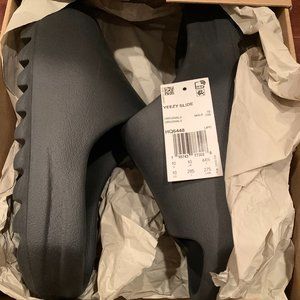 Yeezy Slides Onyx Men Size 10